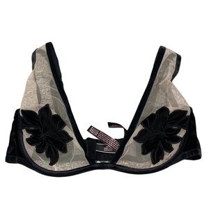 Victoria's Secret Black and Cream Floral Lace Bra